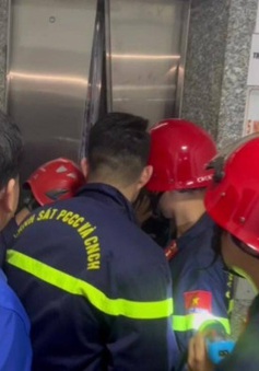 Giải cứu kịp thời 3 người mắc kẹt trong thang máy ở Huế