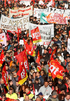 Nước Pháp trước nguy cơ tê liệt vì biểu tình phản đối cải cách hưu trí quy mô lớn