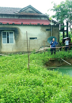 Quảng Bình: Xuất hiện "hố tử thần" sâu 12m nằm sát nhà dân