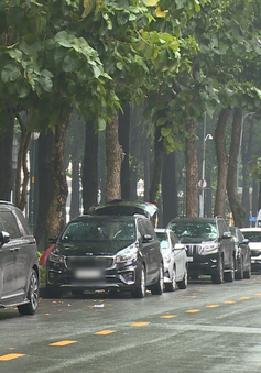 TP Hồ Chí Minh: Người dân loay hoay tìm bãi giữ xe
