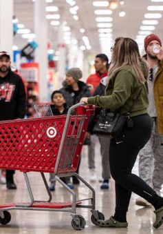 Người tiêu dùng thận trọng mua sắm cuối năm