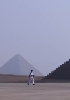 Triển lãm nghệ thuật đương đại tại kim tự tháp Giza