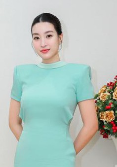 Đỗ Mỹ Linh trở lại với công việc sau sinh con, Hari Won nhận giải thời trang ở nước ngoài