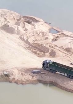 Dàn xe trọng tải lớn vận chuyển cát liên tỉnh đe dọa kết cấu hạ tầng giao thông