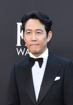 Lee Jung Jae quyên góp 42.000 USD cho các chuyên gia ngành điện ảnh