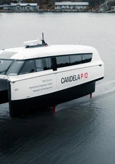 Thuyền điện chở khách "bay" trên mặt nước đầu tiên trên thế giới