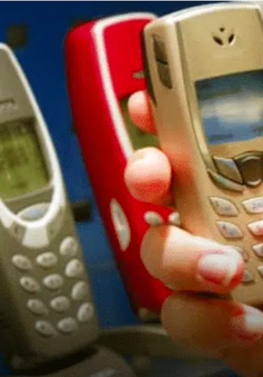 Gen Z tại Mỹ bất ngờ chuộng điện thoại "cục gạch"
