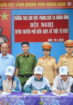 Tuyên truyền an toàn giao thông cho học sinh trên tuyến đường mòn Hồ Chí Minh