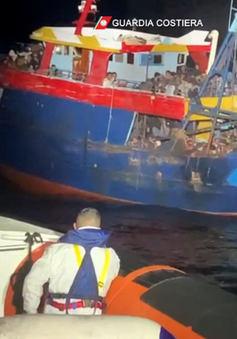 Italy nỗ lực giải cứu gần 2.000 người di cư trên Địa Trung Hải