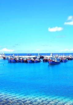 Hỗ trợ tàu cá của ngư dân bị hư hỏng gần quần đảo Trường Sa