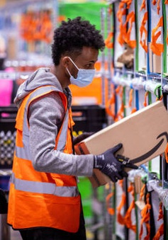 Amazon lãi hơn 3 tỷ USD sau khi sa thải hàng nghìn nhân sự