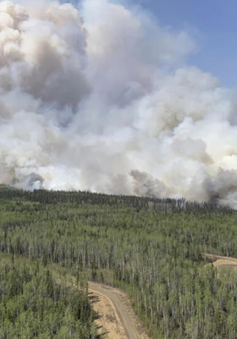 Cháy rừng lan rộng ở miền Tây Canada, 30.000 người phải sơ tán