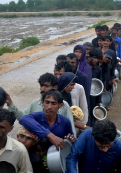 Người dân Ấn Độ trắng tay sau bão Biparjoy