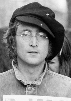 "John Lennon dễ tổn thương vì cuộc đời quá bi thảm"