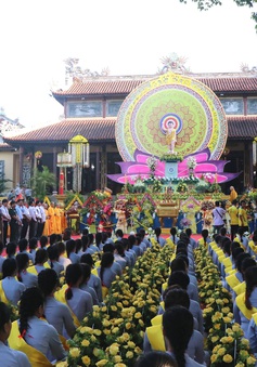 Lan tỏa yêu thương mùa Phật đản