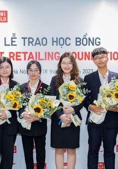 6 học sinh xuất sắc nhận học bổng bậc cử nhân của Fast Retailing Foundation