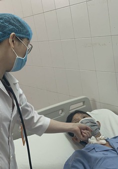 Khăn giấy lạc vào khí quản, một bệnh nhân suýt nguy kịch