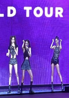 BLACKPINK ở Hà Nội: Jennie hướng dẫn Lisa, Jisoo, Rosé nhảy "See Tình"
