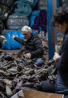 “Thủ phủ” tái chế đồ may mặc tại Italy