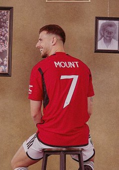 Manchester United trao áo số 7 cho Mason Mount