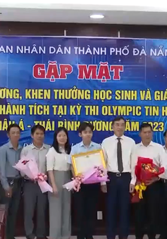 Khen thưởng giáo viên, học sinh đạt kết quả trong kỳ thi Olympic Tin học Châu Á - Thái Bình Dương