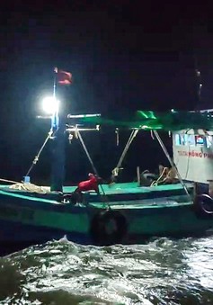 Sóc Trăng: Kịp thời cứu hộ tàu cá gặp nạn trên biển