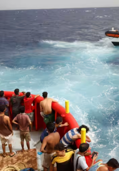 2 người thiệt mạng, hơn 30 người mất tích sau vụ đắm tàu di cư ngoài khơi Lampedusa (Italy)