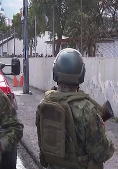 Bạo loạn nhà tù ở Ecuador, phạm nhân bắt giữ 57 cảnh sát, quản giáo