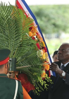 Chủ tịch Quốc hội Cuba dâng hoa tưởng niệm Lãnh tụ Fidel Castro tại Quảng Trị