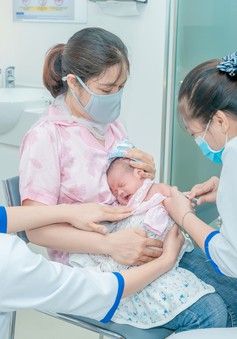 Bảo vệ sức khỏe ngay khi chào đời bằng vaccine