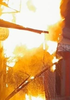 Cháy nhà trong đêm tại TP Hồ Chí Minh, 5 người thoát nạn