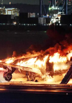 Japan Airlines thiệt hại hơn 100 triệu USD do vụ va chạm gây cháy máy bay