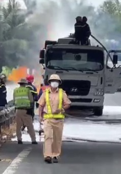 Cháy xe bồn chở xăng trên cao tốc TP Hồ Chí Minh - Trung Lương