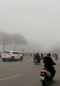 Thủ đô Hà Nội có sương mù, trưa chiều trời nắng