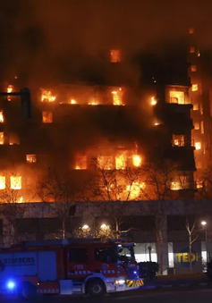 Hơn 15 người vẫn mất tích sau vụ cháy chung cư ở Valencia, Tây Ban Nha