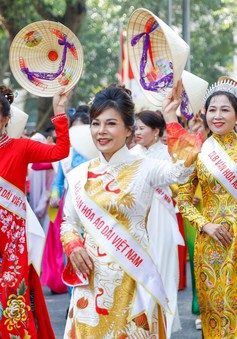 "Tuần lễ Áo dài" năm 2024 tôn thêm vẻ đẹp phụ nữ Việt Nam