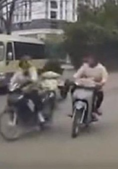 Truy tìm 2 đối tượng đi xe máy đạp người phụ nữ trên đường Hà Nội