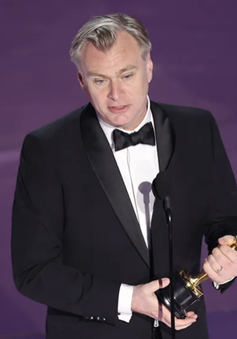 "Oppenheimer" đại thành công, Christopher Nolan "bỏ túi" 100 triệu USD