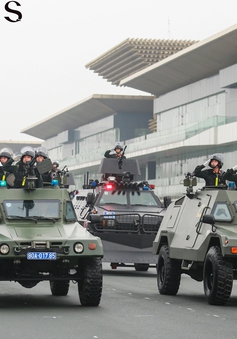 Hơn 100 xe đặc chủng của lực lượng Cảnh sát cơ động phô diễn sức mạnh