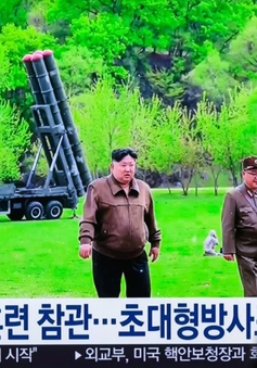 Nhà lãnh đạo Triều Tiên Kim Jong Un thị sát thử nghiệm hệ thống tên lửa mới