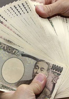 Đồng yen giảm xuống mức thấp kỷ lục mới