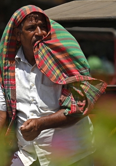Người dân Ấn Độ tìm cách đối phó với nắng nóng cực đoan