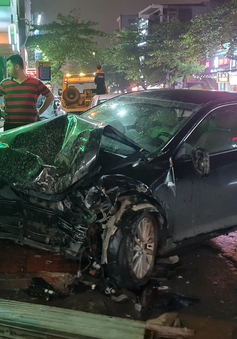 Ô tô gây tai nạn liên hoàn ở Nam Định, nhiều người bị thương