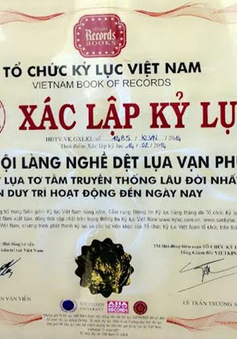 Vạn Phúc nhận kỷ lục làng nghề lụa tơ tằm lâu đời nhất Việt Nam