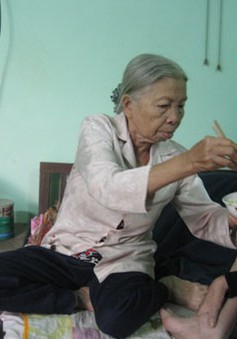 Thương bà lão “bán sức khỏe” 3 ngày mới kiếm được… 10 nghìn đồng