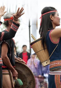 Khám bệnh miễn phí trong khuôn khổ lễ hội “Sắc xuân Tây Bắc” tại Lào Cai