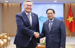 Thủ tướng đề nghị Kazakhstan tạo thuận lợi cho các mặt hàng thế mạnh của Việt Nam