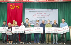 Quỹ Tấm lòng Việt trao tặng 220 bồn nước cho hộ dân nghèo