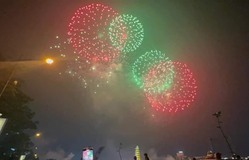 Pháo hoa rực sáng trời đêm Phú Thọ dịp Lễ hội Đền Hùng 2024