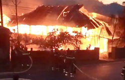 Cháy rụi ngôi nhà sàn tại Lai Châu